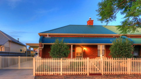 Endeavour Court Motor Inn - Foster Accommodation 3