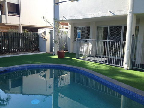 Noosa Parade Holiday Inn - Foster Accommodation 2