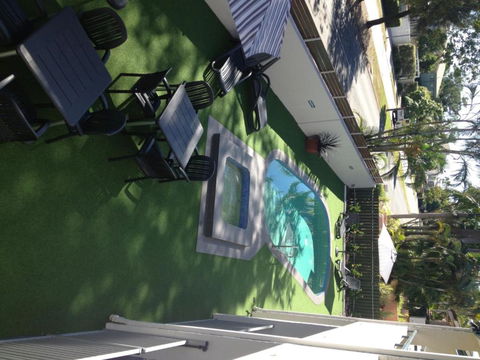 Noosa Parade Holiday Inn - Foster Accommodation 4