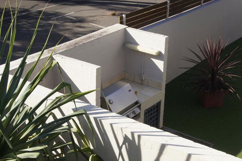 Noosa Parade Holiday Inn - Foster Accommodation 6