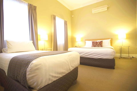 Globe Apartments - Foster Accommodation 6