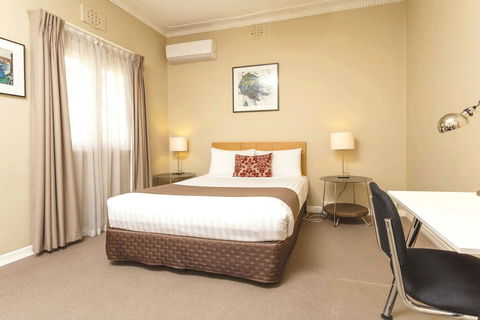 Globe Apartments - Foster Accommodation 5