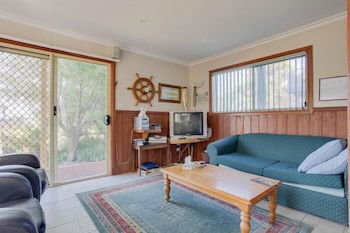 Beaches 'n' Greens - Foster Accommodation 5