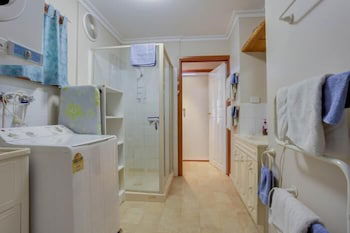 Beaches 'n' Greens - Foster Accommodation 2