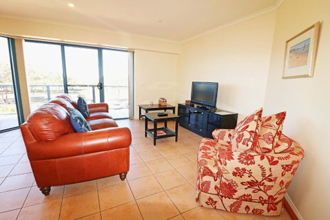 Ocean Breakers - Foster Accommodation 6