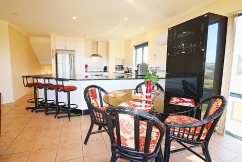 Ocean Breakers - Foster Accommodation 3