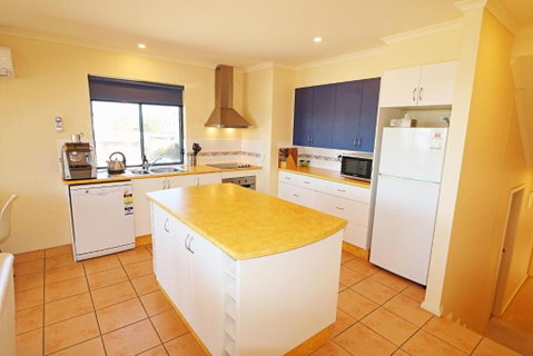 Ocean Breakers - Foster Accommodation 4