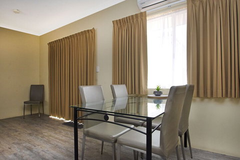 Gale Street Motel And Villas - Foster Accommodation 6