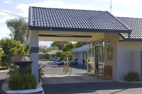 Gale Street Motel And Villas - Foster Accommodation 1
