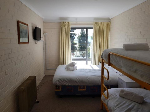 Summit 7 - Foster Accommodation 6
