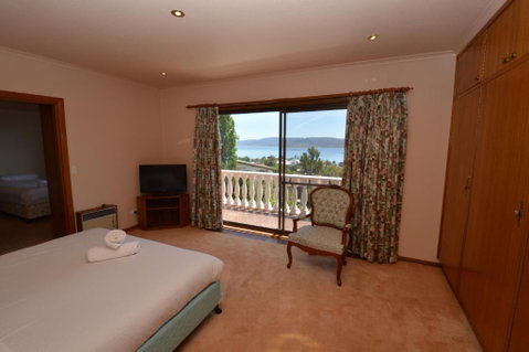 Top Deck - Foster Accommodation 6