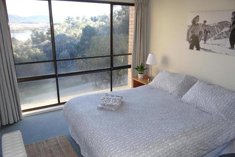 Kirwan Apartments 9 - Foster Accommodation 5
