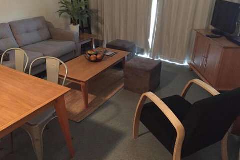 Kirwan Apartments 9 - Foster Accommodation 3