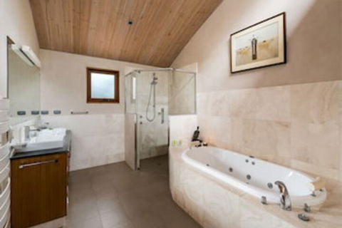 Aiyana Retreat - Foster Accommodation 0
