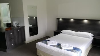 Town & Country Motel - Foster Accommodation 6