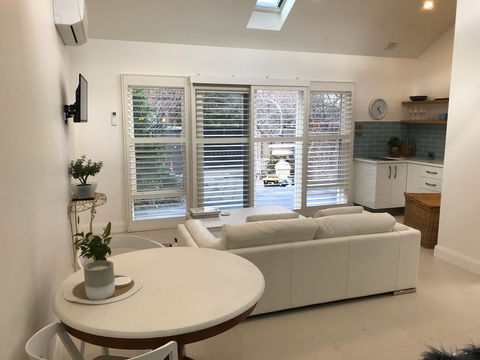 Apartments On The Park - Foster Accommodation 4