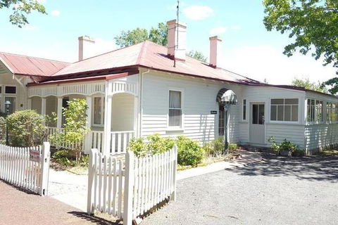 Ross B&B Accommodation - Foster Accommodation 1