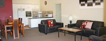 Aquarius Resort Holiday Apartments - Foster Accommodation 4