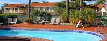 Aquarius Resort Holiday Apartments - Foster Accommodation 1