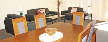 Aquarius Resort Holiday Apartments - Foster Accommodation 3