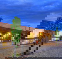 Motel Meneres - Foster Accommodation