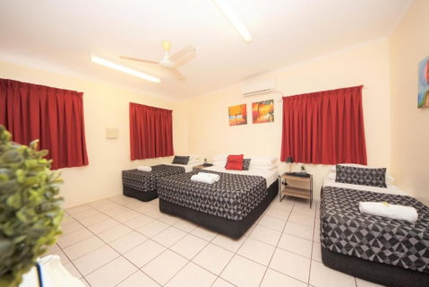 Parkside Motel - Foster Accommodation 5