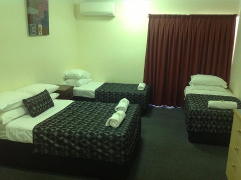 Parkside Motel - Foster Accommodation 4