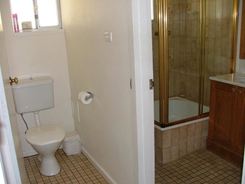 Bobuck 3B - Foster Accommodation 1
