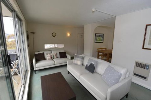 Bobuck 3B - Foster Accommodation 2