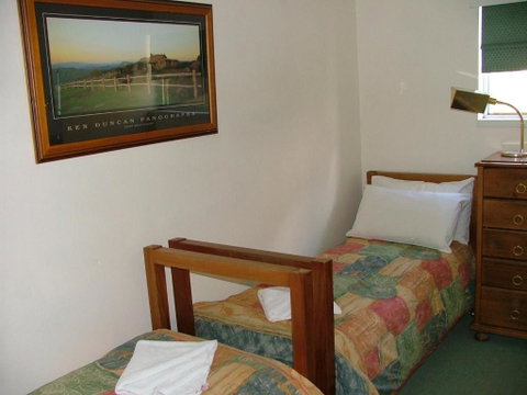 Bobuck 3B - Foster Accommodation 6