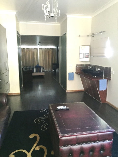 Siesta Villa - Foster Accommodation 2