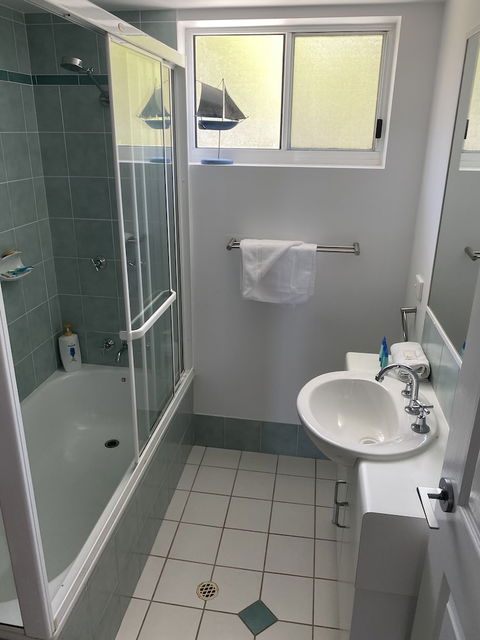 Aqua Promenade Beachfront Apartments - Foster Accommodation 5