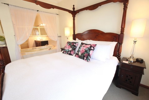 Wine And Roses B&B - Foster Accommodation 2