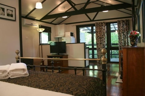 Tudor Cottages Mt Dandenong - Foster Accommodation 2