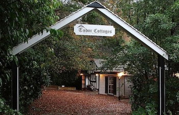 Tudor Cottages Mt Dandenong - Foster Accommodation 1
