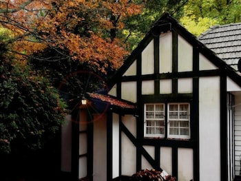 Tudor Cottages Mt Dandenong - Foster Accommodation 0