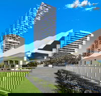 Palmerston Tower Holiday Apartments - Foster Accommodation