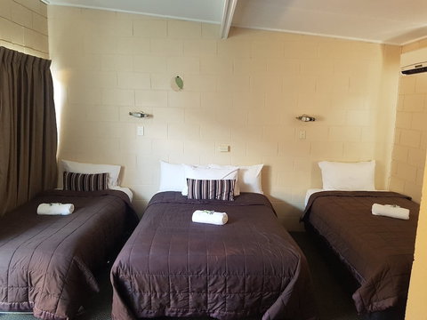 Windsor Hotel Dalby - Foster Accommodation 1