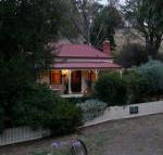 Sinnamons Cottage - Foster Accommodation