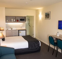 Shoreline Hotel - Foster Accommodation