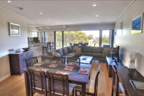 Loka Santi - Foster Accommodation 4