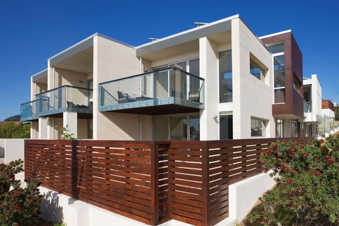 Alouarn Apartment 2 - Foster Accommodation 2