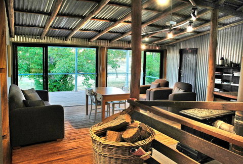 Black Sheep Inn - Foster Accommodation 5