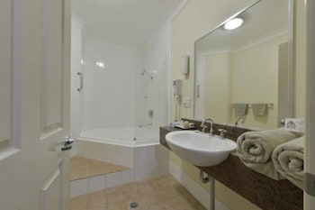 Golden Guitar Motor Inn - Foster Accommodation 5