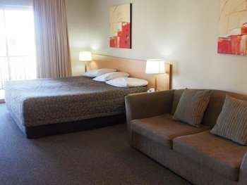 Golden Guitar Motor Inn - Foster Accommodation 3