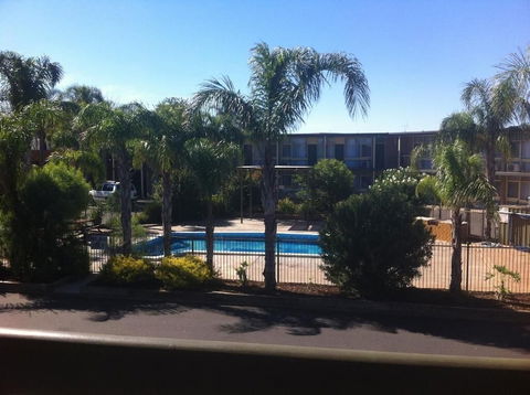 Westland Hotel Motel - Foster Accommodation 4