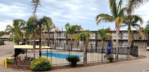 Westland Hotel Motel - Foster Accommodation 3