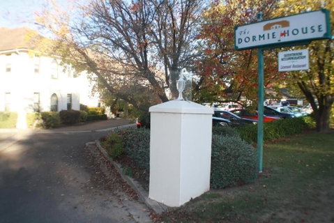 The Dormie House - On The Golf Course - Foster Accommodation 2