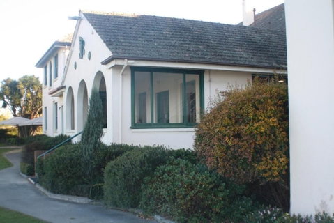 The Dormie House - On The Golf Course - Foster Accommodation 1