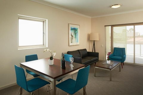 Baileys Serviced Apartments - Foster Accommodation 3